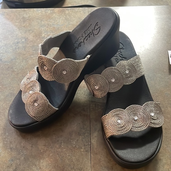 Sketchers Luxe Foam slip on wedges ADORABLE - Picture 2 of 3